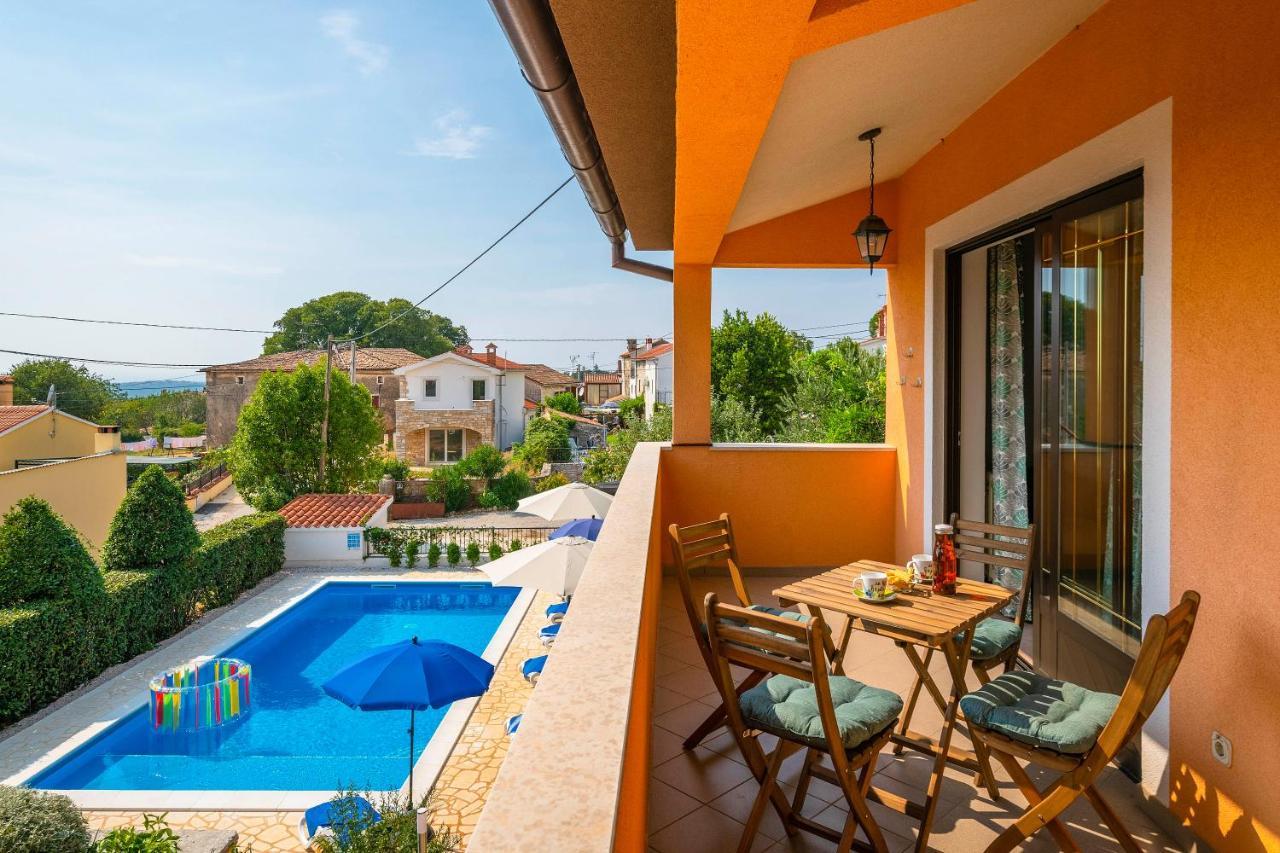 Villa Margerita With Private Pool, Yard And Parking Каштелир Экстерьер фото